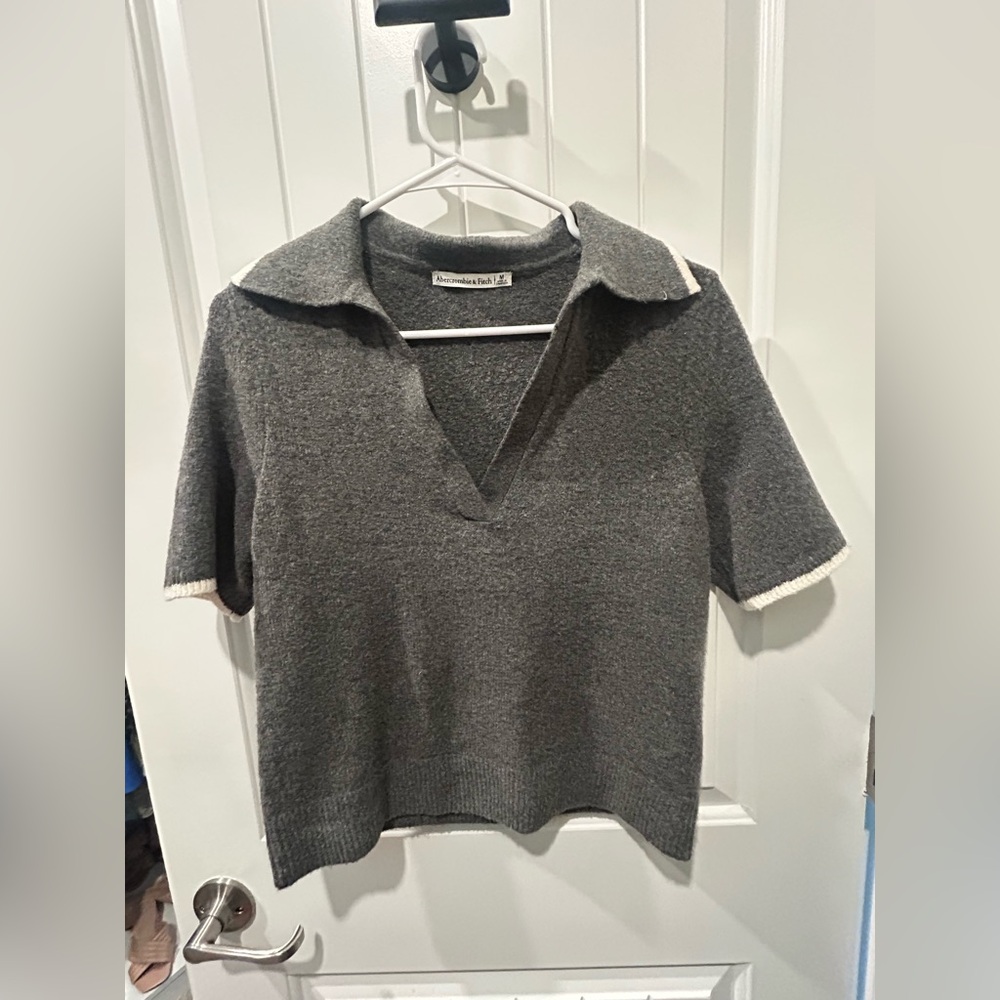 Abercrombie & Fitch Gray Knit Top